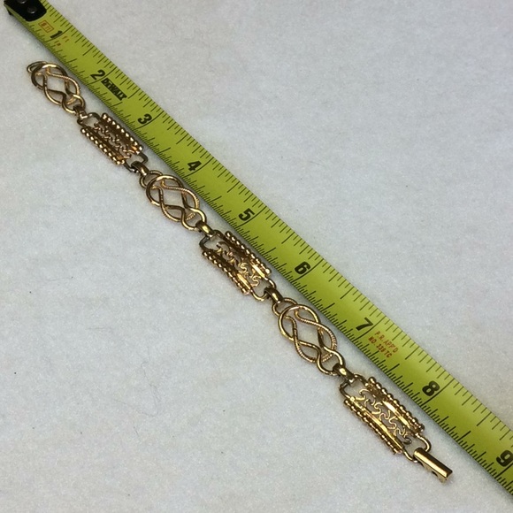 FINAL SALE PRICE Golden Curvy Link Bracelet - Picture 6 of 6